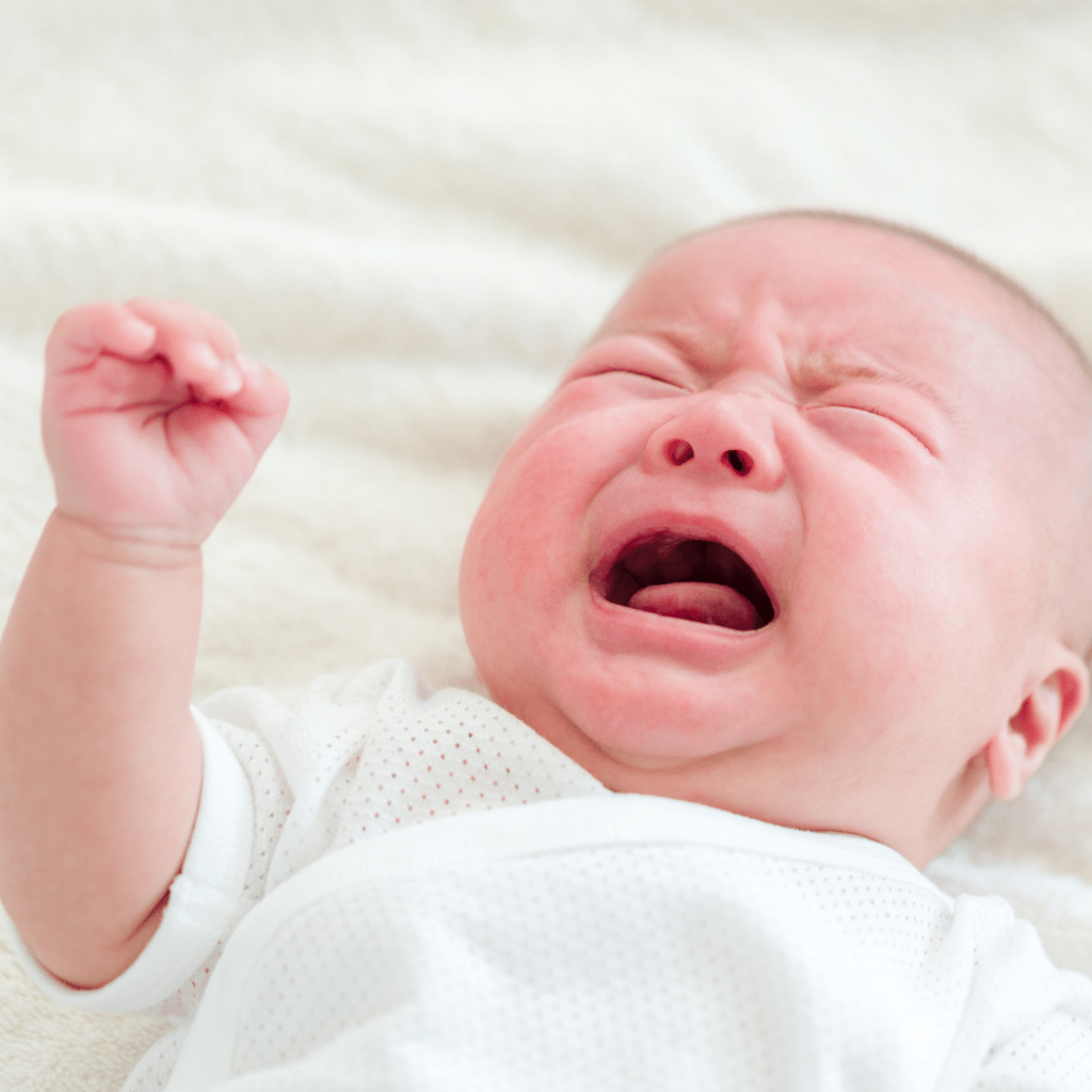 baby-liegt-und-weint