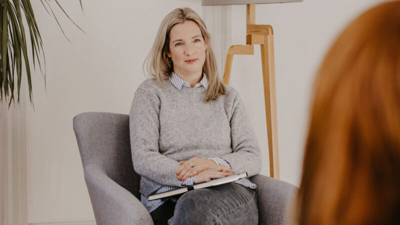 outofthebox-constanze-einzeltherapie-paartherapie-familientherapie-coaching-beratung-systemische-therapie-logopaedie-traumatherapie-kommunikation-mentoring
